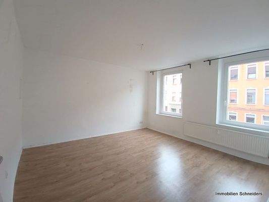 Zimmer an der Straße (Bild1)