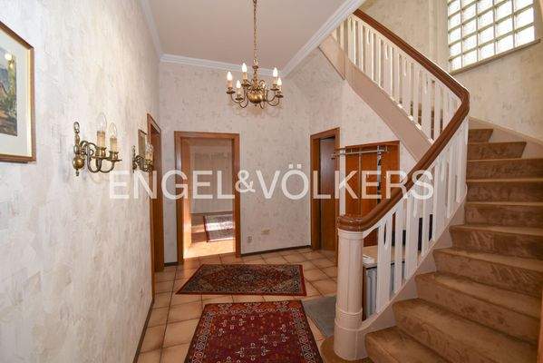 Flur mit Treppenhaus