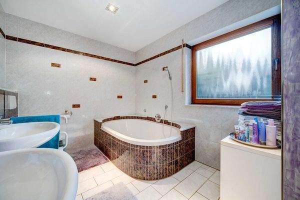 Hauptwohnung - Badezimmer 1