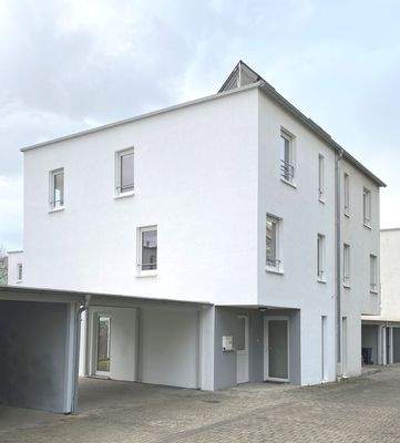 Eingangsbereich und Carport