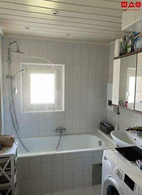 Badezimmer (dezent mit KI bearbeitet)