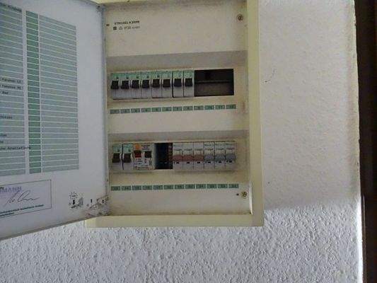 21. Elt Schrank OG.jpg