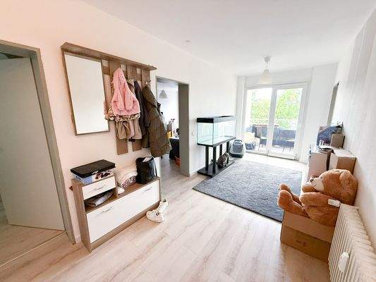 Flur mit Zugang zum Balkon