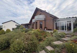 Blick vom Garten auf das Haus