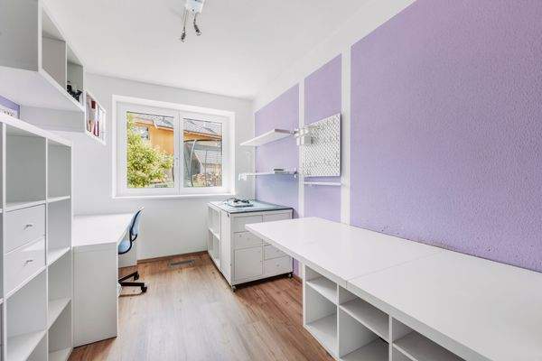 Büro/ Kinderzimmer EG