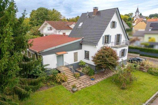 Wohnhaus in toller Ortsrandlage