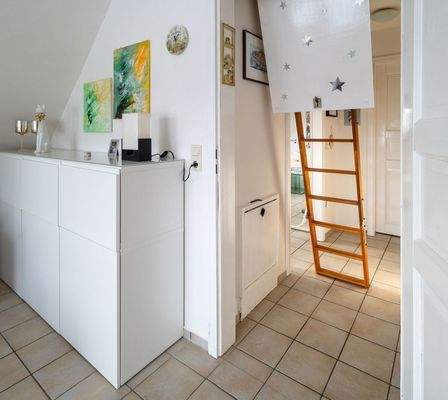 Flur oben/Klapptreppe zum Dachboden