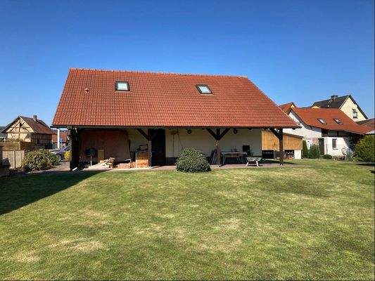 ...Blick in den hinteren Garten