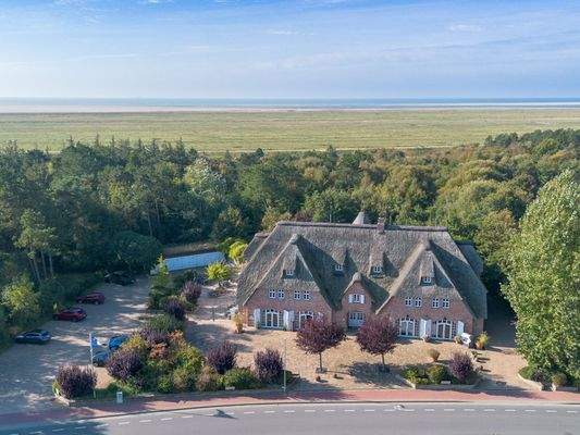 Traumhaus unter Reet am Deich