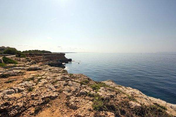 Grundstück mit Panoramablick in erster Meereslinie zum Verkauf in Cala Pi, Mallorca