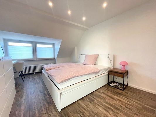 Geräumiges Schlafzimmer