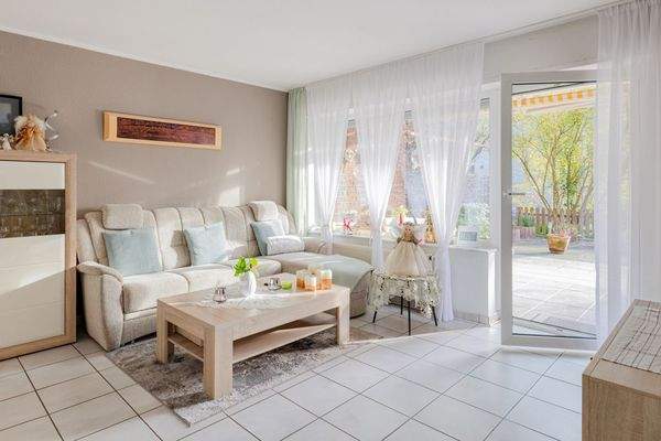 Teilansicht Wohn-/Ess-/Küchenbereich