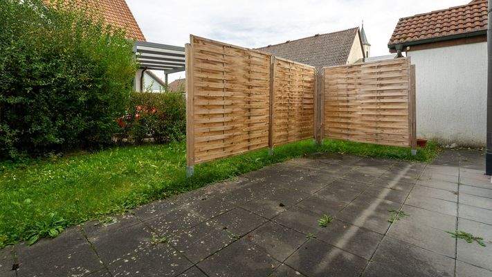 Terrasse hinter dem Haus