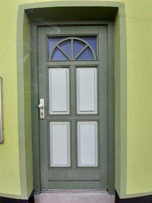 Eingangstür Neue-Tor-Str 8.jpg