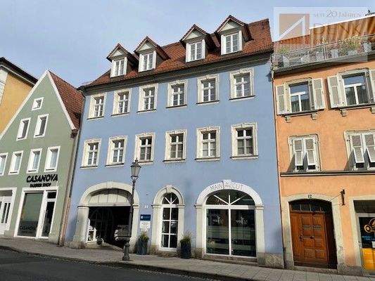 imposantes Wohn- und Geschäftshaus