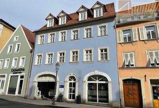 imposantes Wohn- und Geschäftshaus