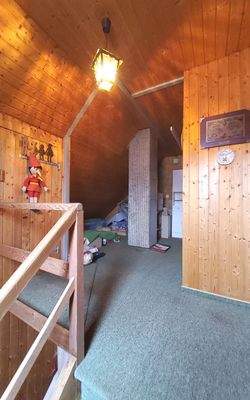 Vorraum mit Küchenzeilenbereich im DG