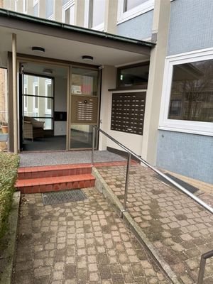 Barrierearmer Zugang mit elektr. Türöffner