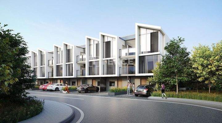 Triplex Villas with 4 Bedrooms in Istanbul Başakşehir