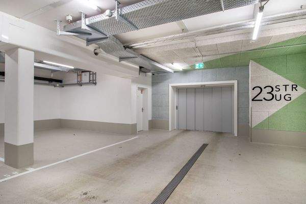 Tiefgarage mit Autoaufzug
