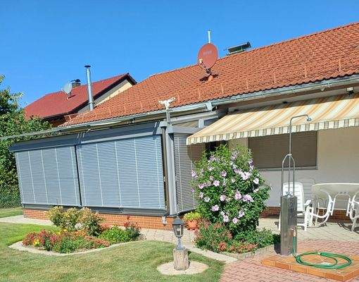 Südansicht mit Terrasse