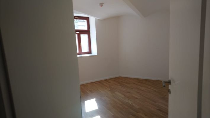 Zimmer 1 rechts Bild 1.jpg