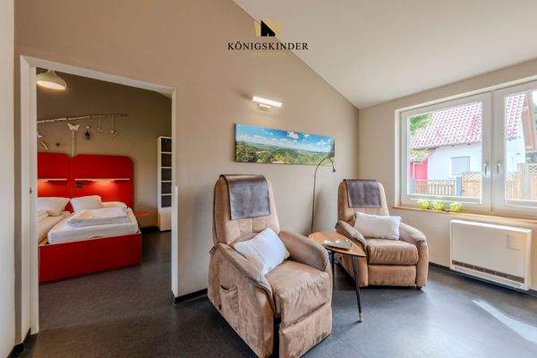 Helles Wohnzimmer mit großzügigem Schnitt – ideal zum Wohlfühlen und Verweilen. 5 - Bad Urach - 23-07-2025 - 34