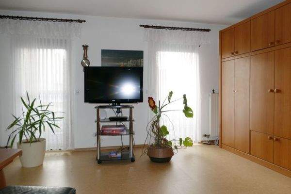 großzügige Zimmer im OG