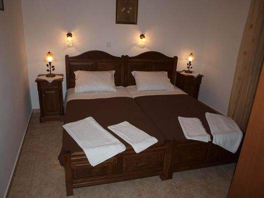 3 Luxusvillen mit Pool in Douliana