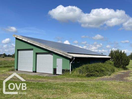 Ansicht Halle mit PV-Anlage