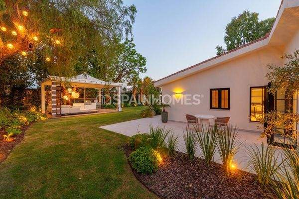 Modern Luxury House with Garden in Marbella Málaga