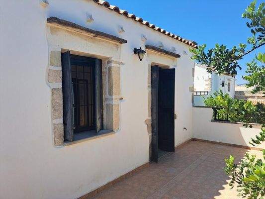 Kreta, Douliana: Renoviertes Steinhaus mit Pool und Garten zu verkaufen