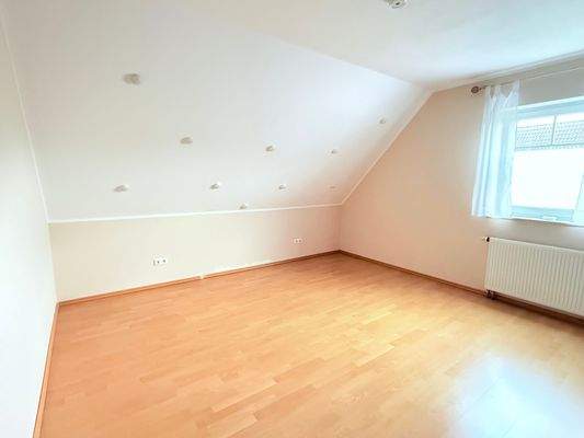 Zimmer I / Dachgeschoss 15,2 m²
