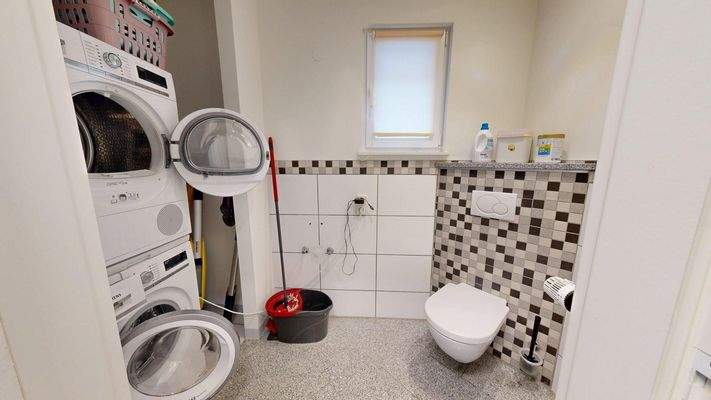 EG Gäste WC mit Waschmaschinenanschluss