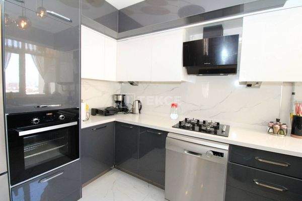 Key-Ready Duplex Apartment in a Complex in Maltepe
