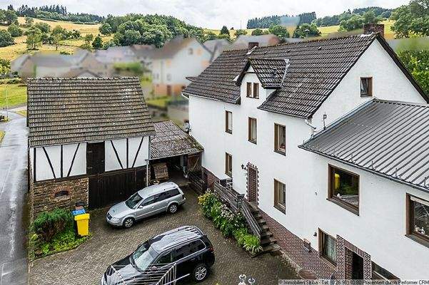 Blick auf Scheune links