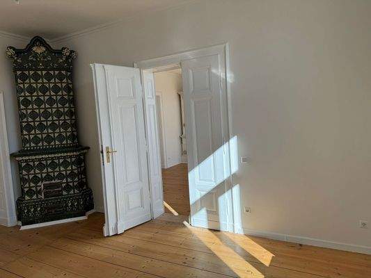 Küche mit Flügeltür zu WZ