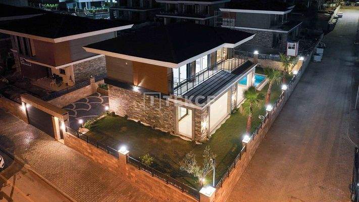 Brand-New Villas with Pool Surrounded by Nature in Kuşadası