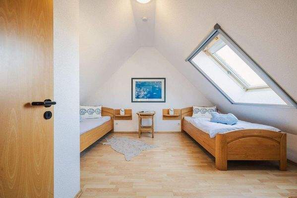 Schlafzimmer 2 im DG.jpg