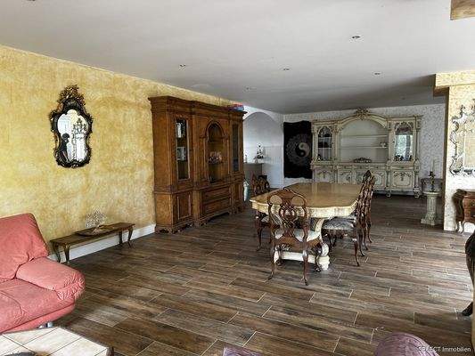 Zimmer linkes Haus