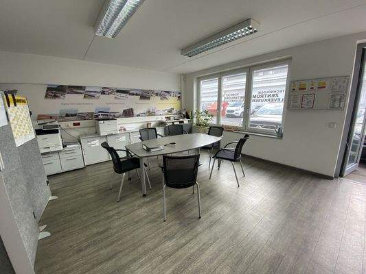 Besprechung und Eingang