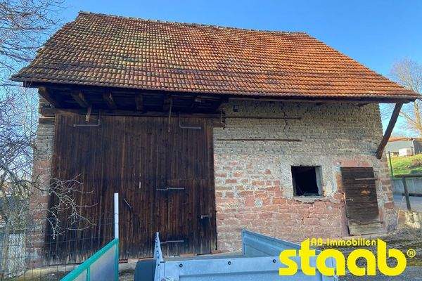 Scheune auf dem Grundstück