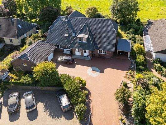 Luftbild mit Besucher-Parkplätzen 