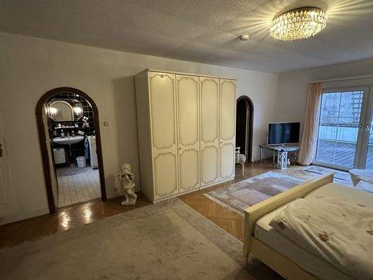 Schlafzimmer mit Dachterrasse