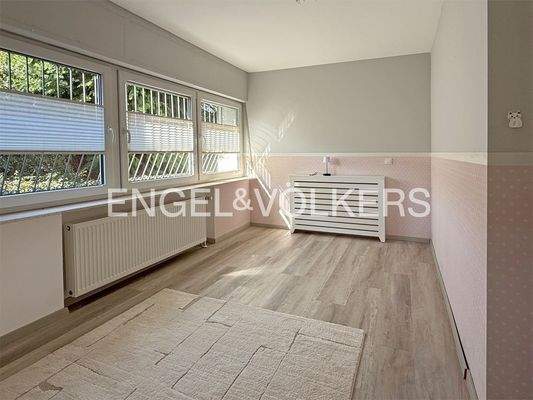 Schlafzimmer / Kinderzimmer im UG
