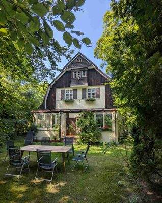 Fassade mit Garten.jpg