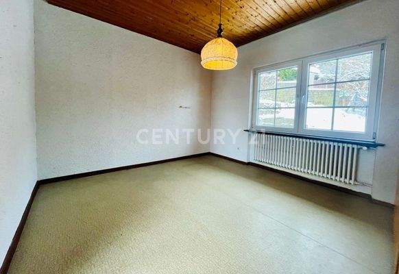 Zimmer OG mit Zugang Balkon