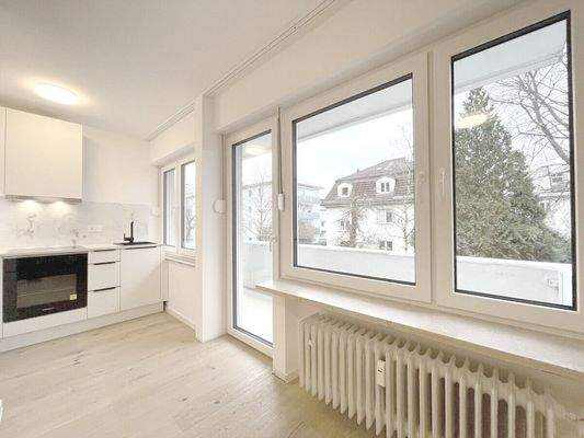 Große lange und hohe Fensterfrionten