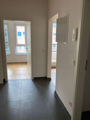 Referenzbild Flur mit Türen zum Bad und Schlafzimmer.JPG