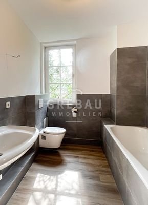 modernes Wannenbad